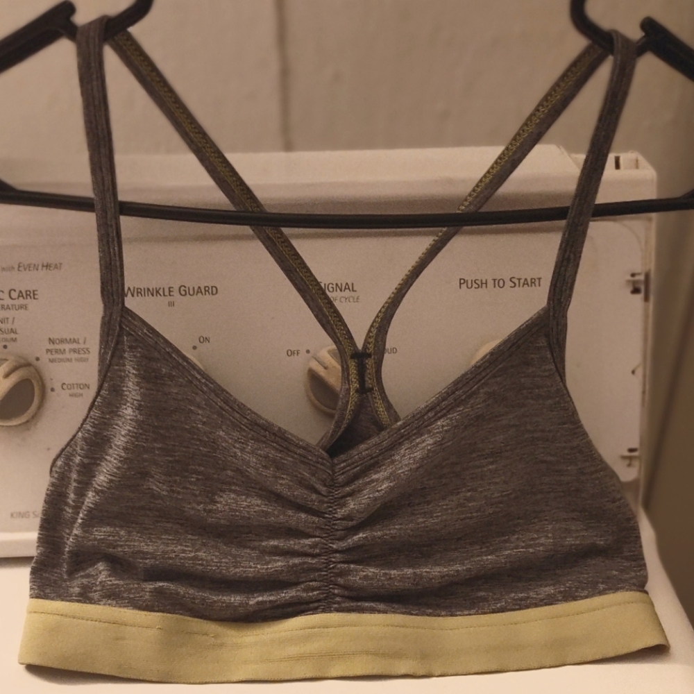 Old Navy sports brA size medium